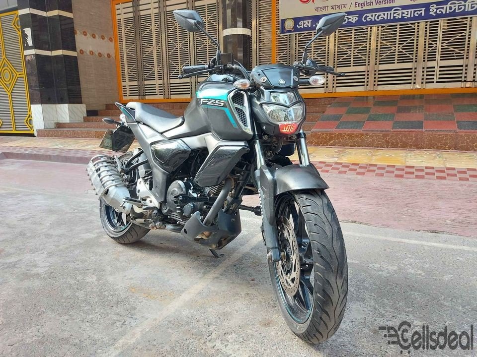 Yamaha Fzs v3